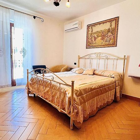 Graziosa Camera Privata Vista Mare In Centro 페스키치 외부 사진