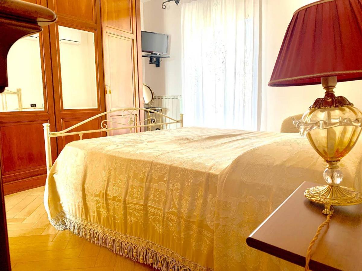 Graziosa Camera Privata Vista Mare In Centro 페스키치 외부 사진